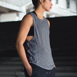 Lululemon Var-city Muscle Criss Cross Side Tank Top in Light Grey sz 10